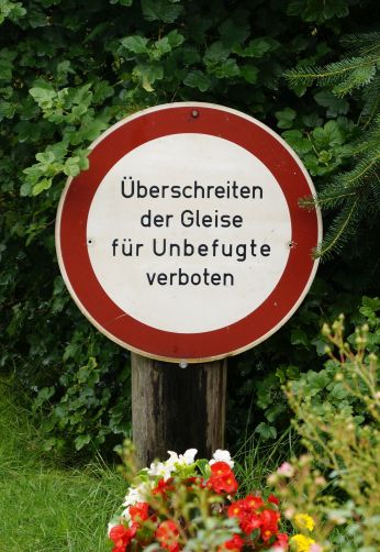 Überschreiten verboten