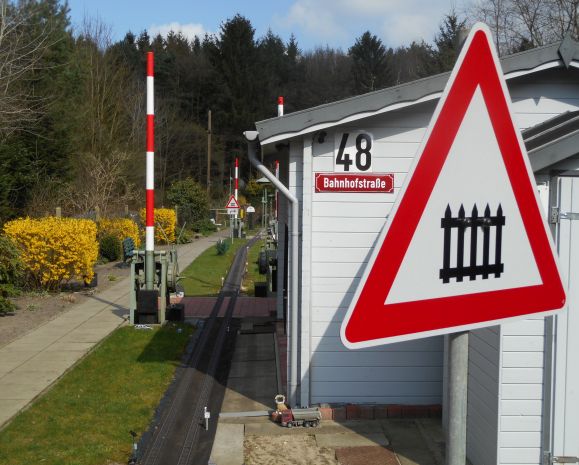 Bahnübergang Gefahrenschild VZ 150