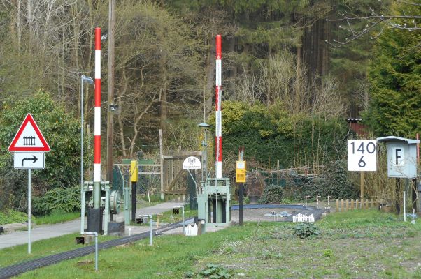 Bahnübergang Gefahrenschild VZ 150
